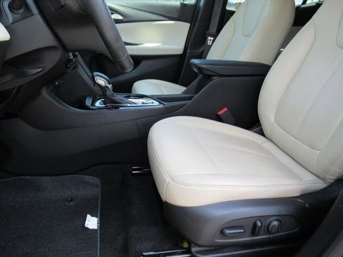 Used 2021 Buick Encore GX Select image 16