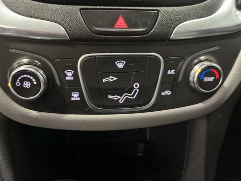 Used 2020 Chevrolet Equinox LS w/ LS Convenience Package AWD/4WD image 14