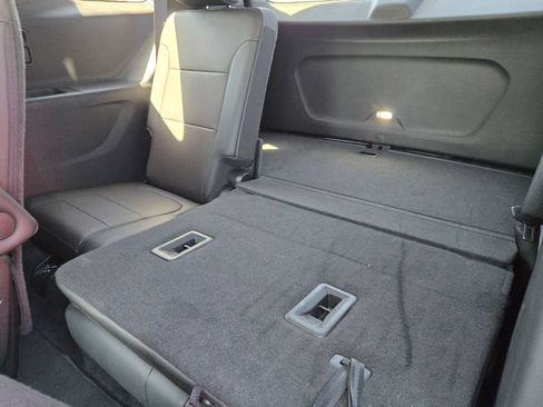 Used 2023 Chevrolet Traverse Premier w/ Redline Edition FWD image 15