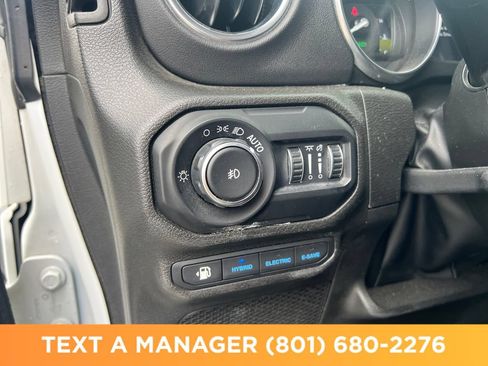 Used 2022 Jeep Wrangler Unlimited Rubicon 4xe w/ Cold Weather Group AWD/4WD image 27