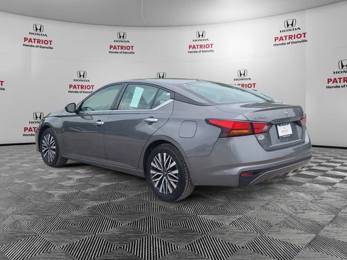 Used 2024 Nissan Altima 2.5 SV FWD image 3