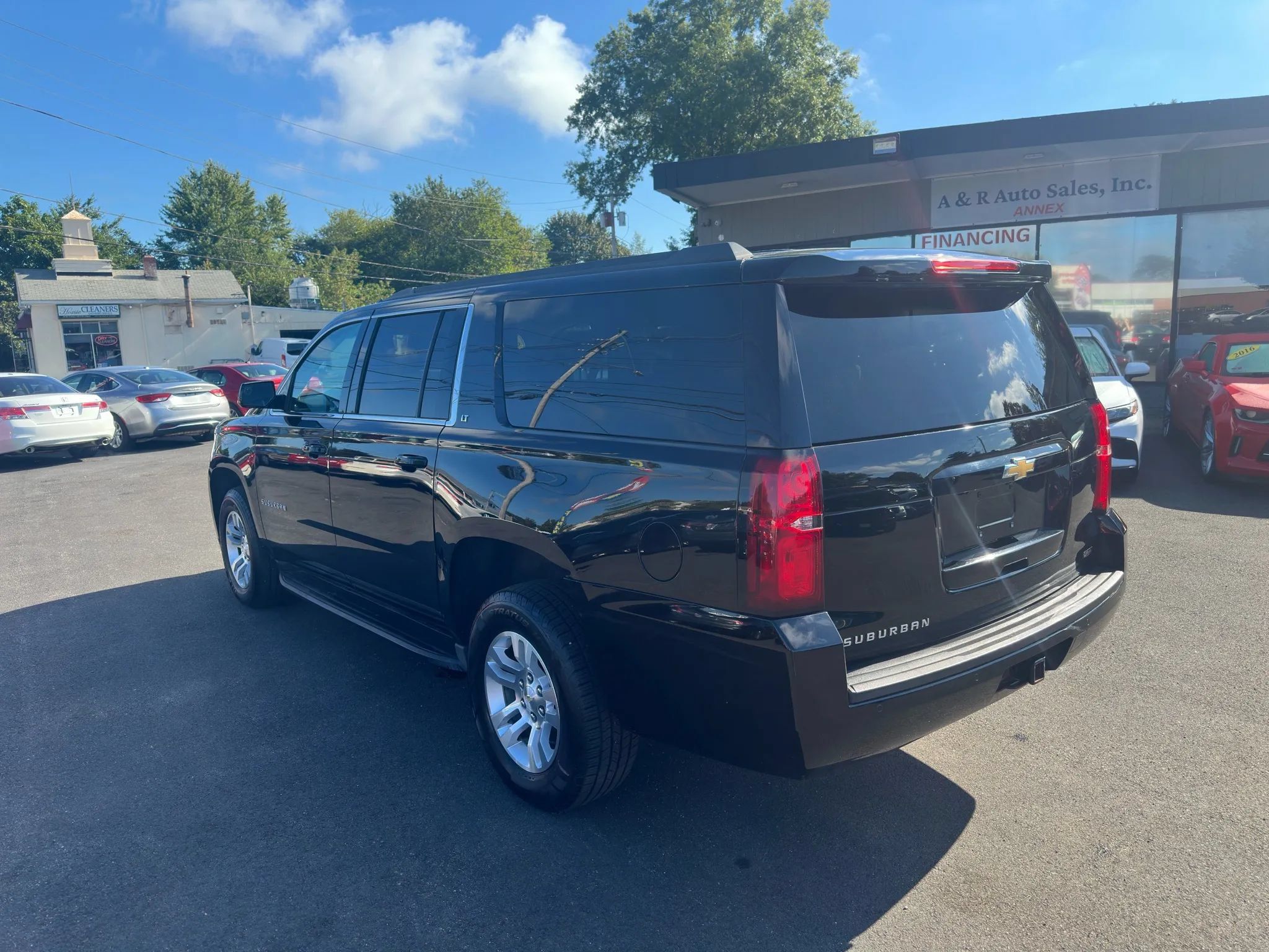 Used 2019 Chevrolet Suburban LT AWD/4WD image 3
