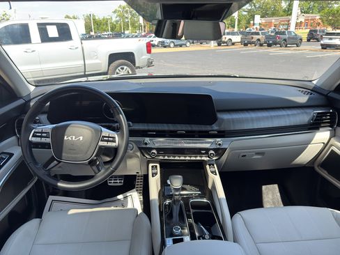 Used 2025 Kia Telluride SX FWD image 11