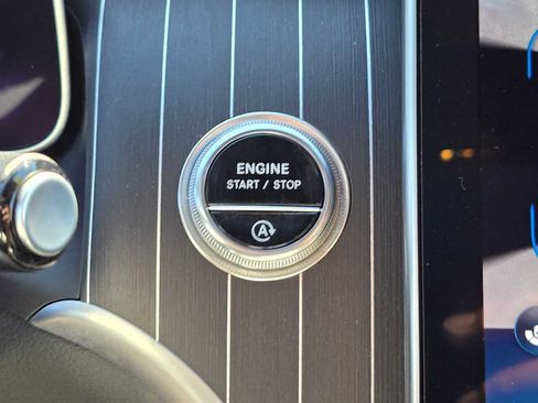 Used 2024 Mercedes-Benz GLC 300 4MATIC image 35