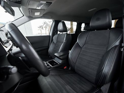 Used 2024 Mitsubishi Outlander SE image 29