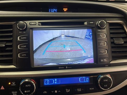 Used 2015 Toyota Highlander XLE AWD/4WD image 22