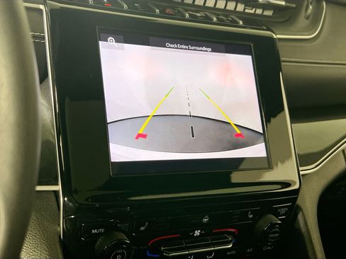 Used 2023 Jeep Grand Cherokee Altitude image 13