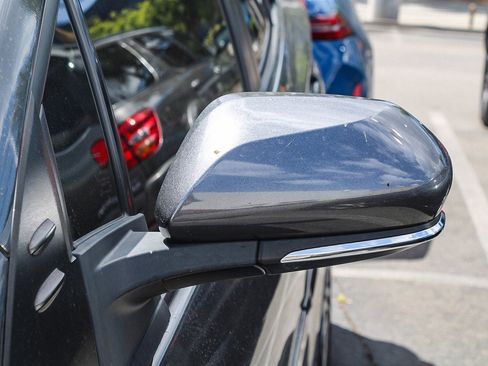 Used 2022 Toyota Prius Prime XLE FWD image 9