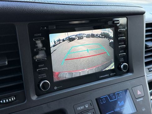 Used 2018 Toyota Sienna XLE Premium w/ Outdoor Package AWD/4WD image 17