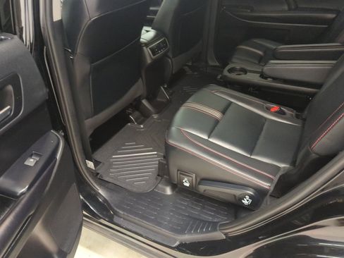 Used 2019 Toyota Highlander AWD V6 image 8