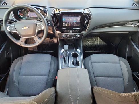Used 2023 Chevrolet Traverse LT image 19