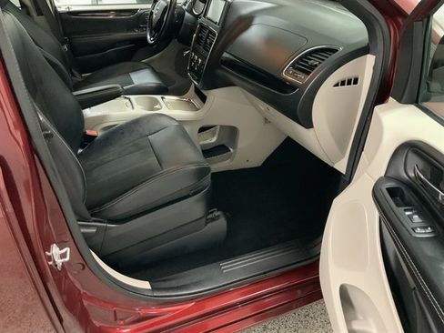 Used 2019 Dodge Grand Caravan SXT image 20