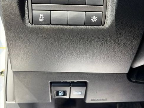 Used 2025 Nissan Versa S w/ Trunk Package FWD image 9