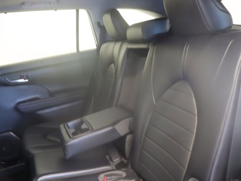 Certified 2023 Toyota Highlander XLE image 30
