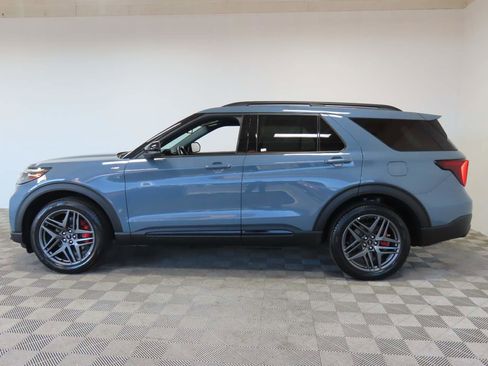 Used 2025 Ford Explorer ST-Line w/ Premium Package image 5
