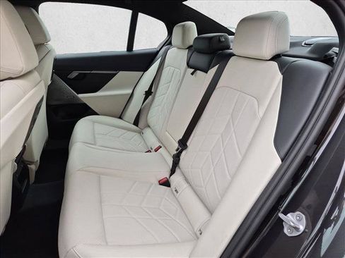 Used 2026 BMW i5 M60 w/ M Sport Package RWD image 15