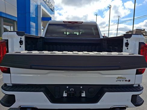 Used 2024 GMC Sierra 1500 AT4 w/ Technology Package AWD/4WD image 32