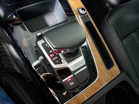 Used 2023 Audi Q5 2.0T Premium w/ Convenience Package image 17