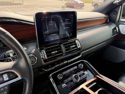 Used 2020 Lincoln Navigator Reserve w/ Luxury Package image 24