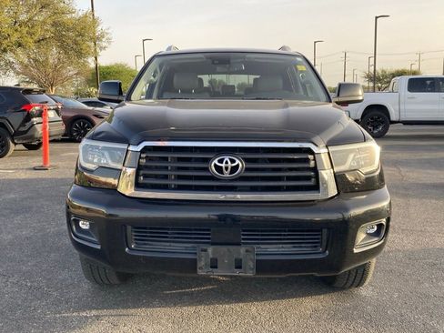 Used 2020 Toyota Sequoia SR5 w/ Premium Package image 2