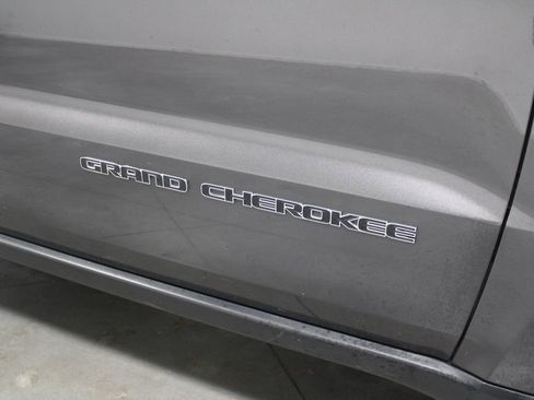 Used 2021 Jeep Grand Cherokee Limited w/ Trailer Tow Group IV image 12