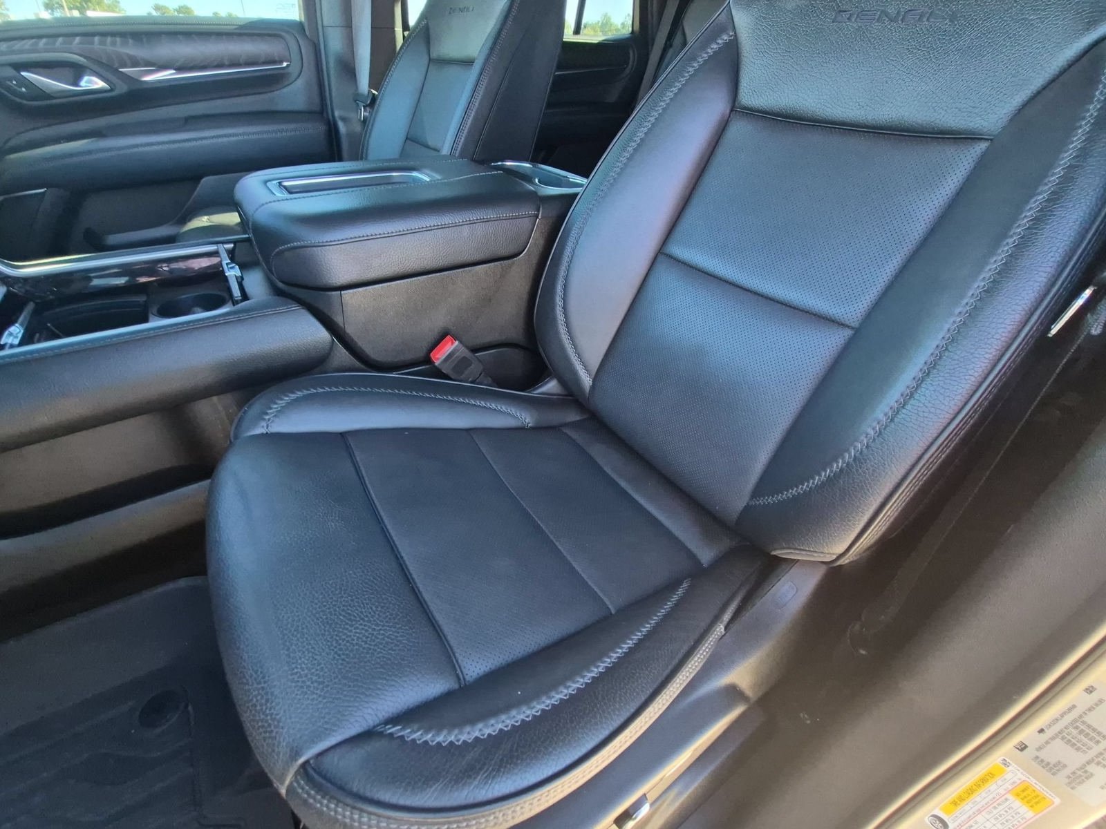Used 2023 GMC Yukon Denali AWD/4WD image 25