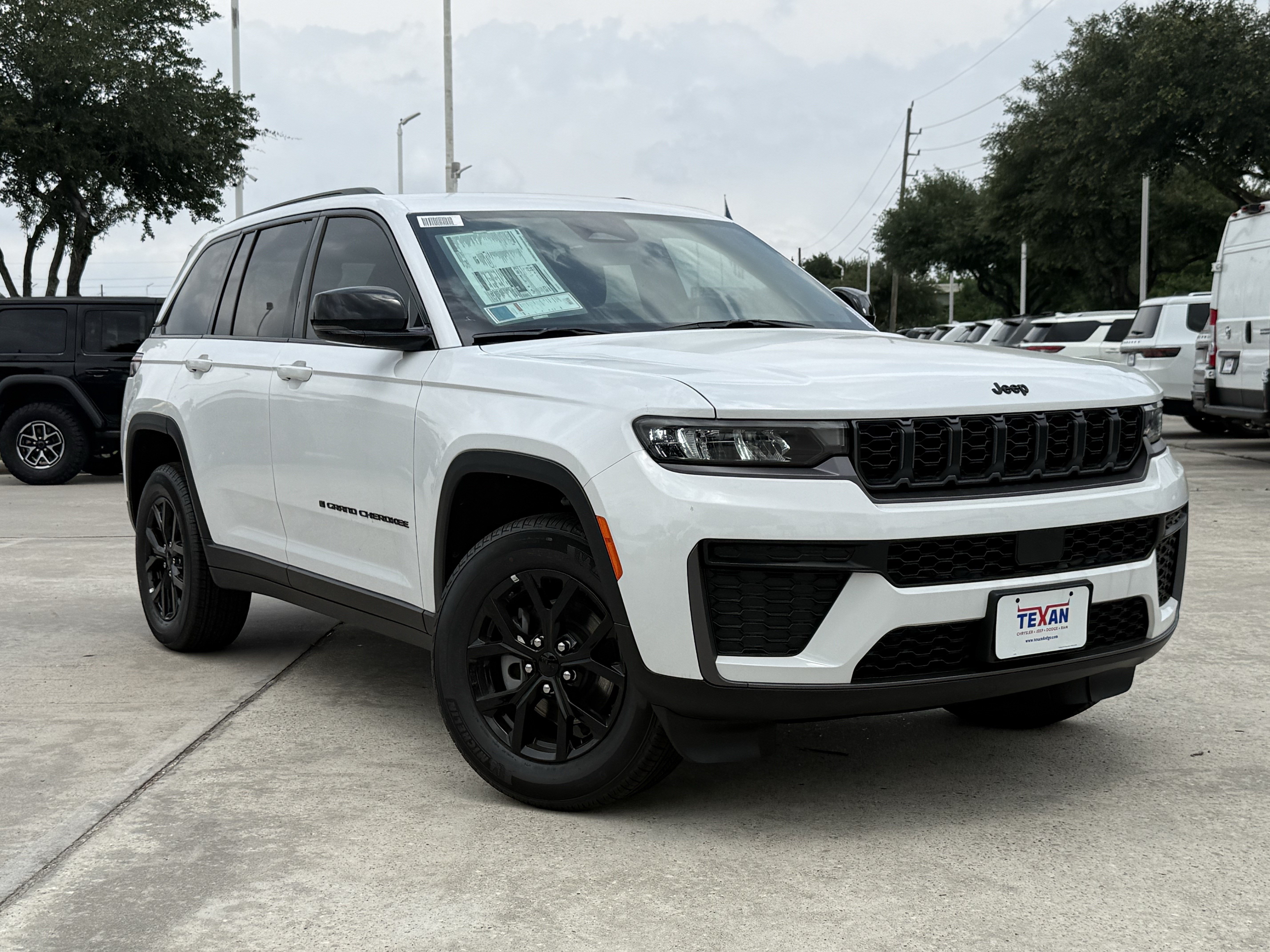 New 2026 Jeep Grand Cherokee Altitude RWD image 2
