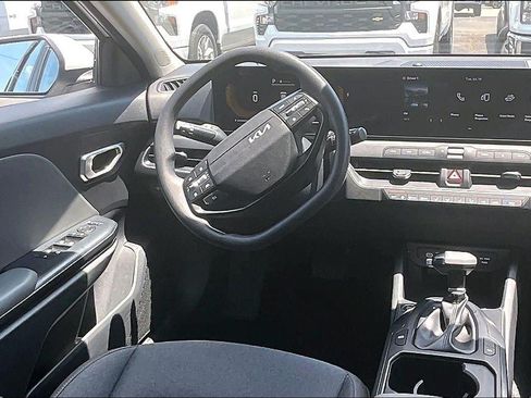 Used 2025 Kia K4 FWD image 5