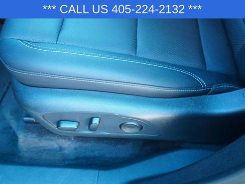 Used 2025 Chevrolet Traverse LT FWD image 19