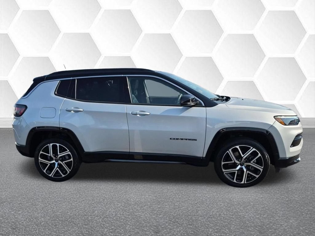 Certified 2025 Jeep Compass Limited w/ Elite Group AWD/4WD image 2