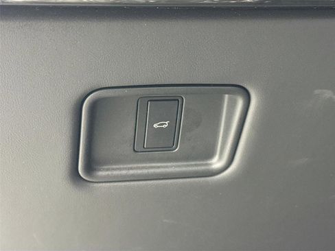 Used 2024 Land Rover Range Rover Sport Dynamic SE image 16