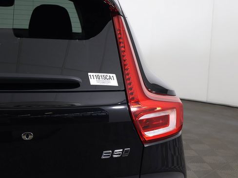 Used 2023 Volvo XC40 B5 Plus w/ Protection Package Premier image 18