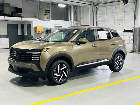 Used 2025 Nissan Kicks SV FWD image 14