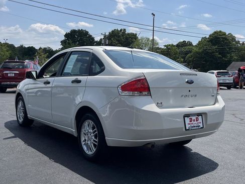 Used 2009 Ford Focus SE FWD image 3