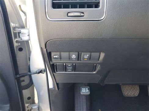 Used 2023 Nissan Armada SL w/ Captain's Chairs Package image 15