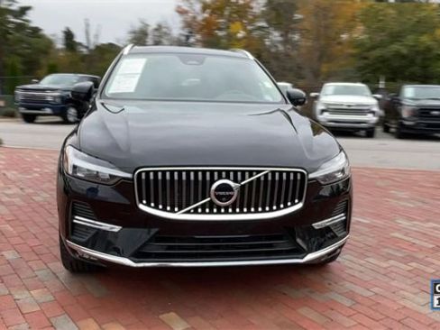 Used 2023 Volvo XC60 B5 Plus image 4