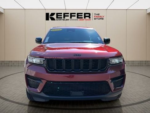 Certified 2023 Jeep Grand Cherokee Altitude AWD/4WD image 9