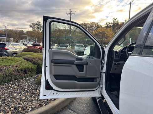 Used 2017 Ford F150 XLT w/ Equipment Group 302A Luxury image 11