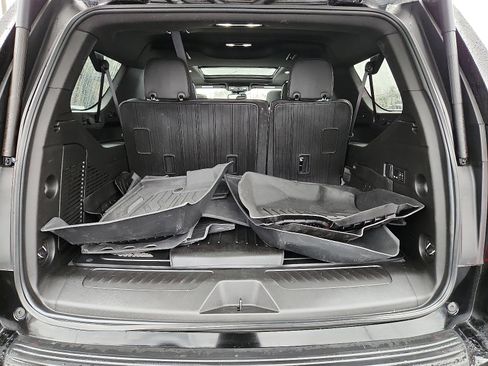 Used 2023 GMC Yukon XL SLT w/ SLT Premium Package image 31