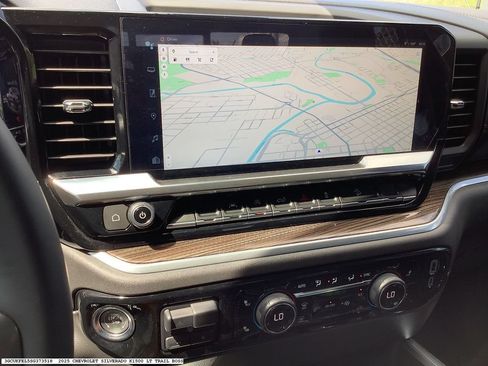 Used 2025 Chevrolet Silverado 1500 LT Trail Boss w/ Convenience Package II AWD/4WD image 13
