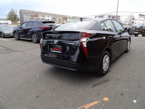 Used 2016 Toyota Prius image 6