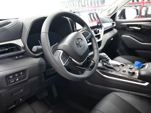 New 2026 Toyota Highlander Platinum AWD/4WD image 26