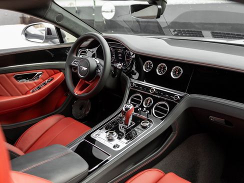 Used 2024 Bentley Continental GT image 12