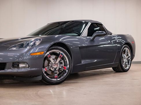 Used 2010 Chevrolet Corvette Convertible w/ Preferred Equipment Group RWD image 22