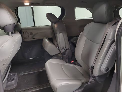 Used 2021 Toyota Sienna XLE image 20