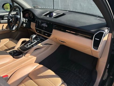 Certified 2020 Porsche Cayenne image 24
