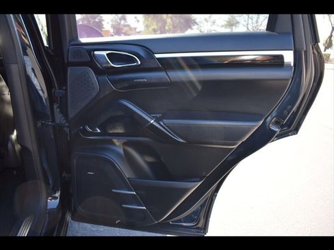 Used 2017 Porsche Cayenne S w/ Premium Package image 28