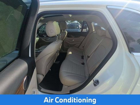 Used 2022 Mercedes-Benz GLC 300 4MATIC image 9