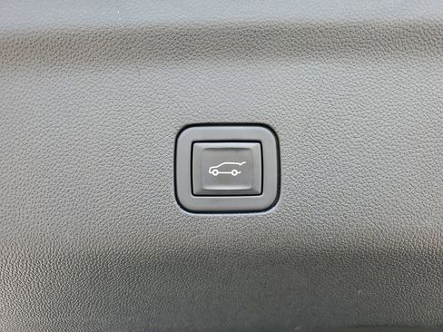 Used 2023 Chevrolet Suburban High Country w/ Advanced Technology Package image 37