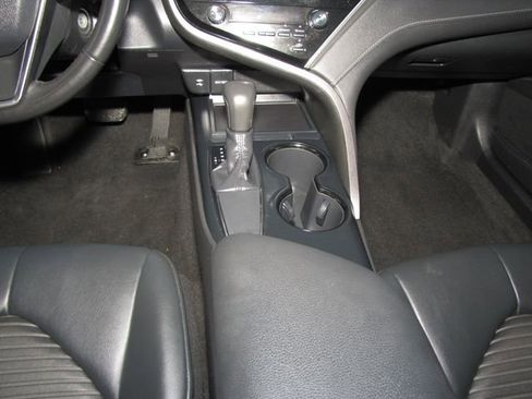 Used 2018 Toyota Camry SE FWD image 15